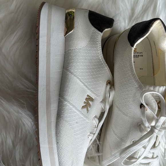 Shoes - Picture 2 of 4